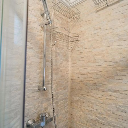 Ultra Central White & Lila Studio Bukarest Exterior foto